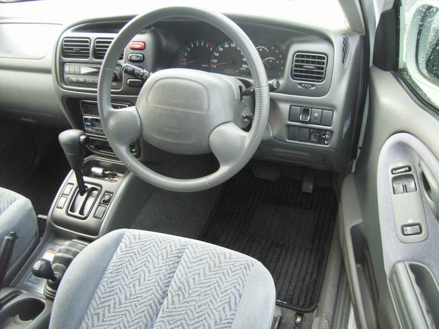 2001 Suzuki Escudo Images