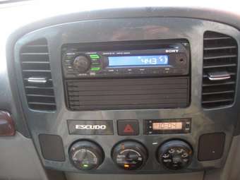 2003 Suzuki Escudo Photos