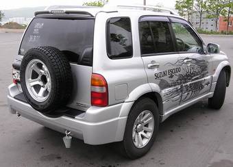 2003 Suzuki Escudo Photos