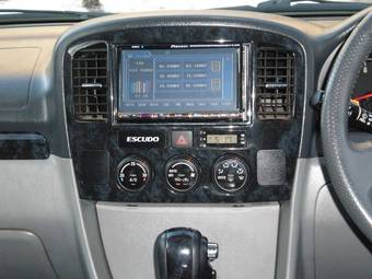 2004 Suzuki Escudo Pictures
