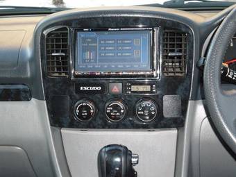 2004 Suzuki Escudo Pictures