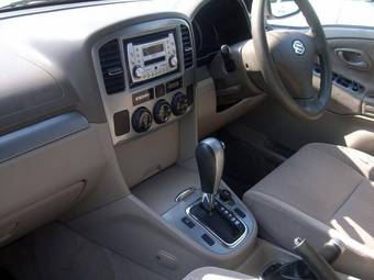 2004 Suzuki Escudo Photos