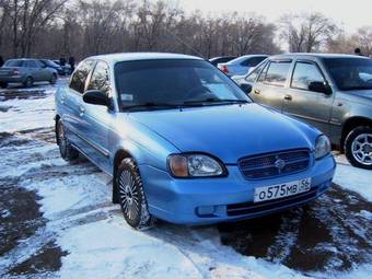 2000 Suzuki Esteem Pictures
