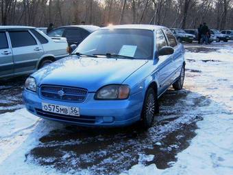 2000 Suzuki Esteem Photos