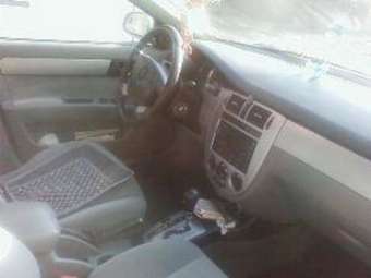 2004 Suzuki Forenza Pictures