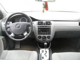 2004 Suzuki Forenza Pictures