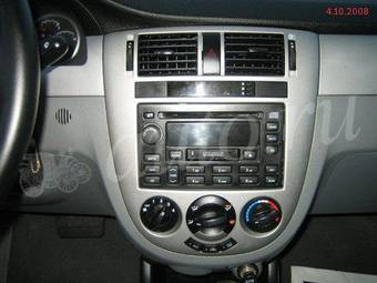 2005 Suzuki Forenza Pictures