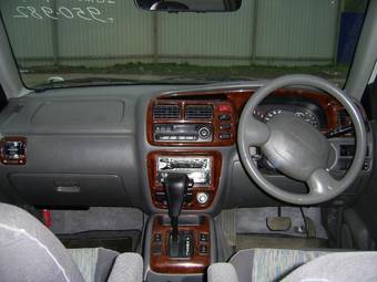 2001 Suzuki Grand Escudo Pictures