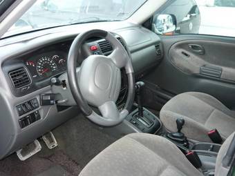 2000 Suzuki Grand Vitara Pictures