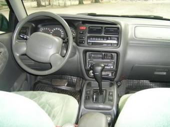 2000 Suzuki Grand Vitara Pictures