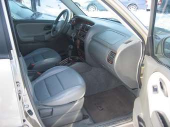 2003 Suzuki Grand Vitara Pictures