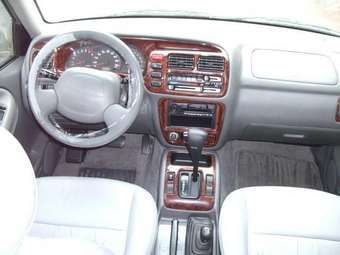 2003 Suzuki Grand Vitara Pictures