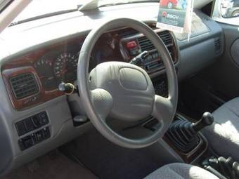 2003 Suzuki Grand Vitara Photos