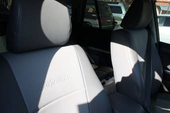 2010 Suzuki Grand Vitara Pics