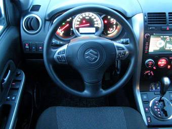 2010 Suzuki Grand Vitara Images