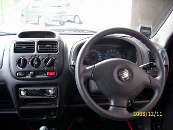 2004 Suzuki Ignis Photos