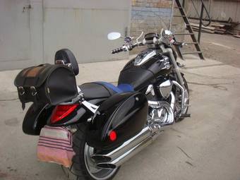 2006 Suzuki Intruder Photos