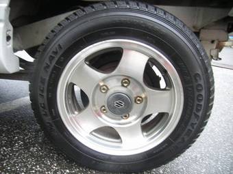 2004 Suzuki Jimny Pictures