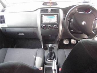 2004 Suzuki Liana Pictures