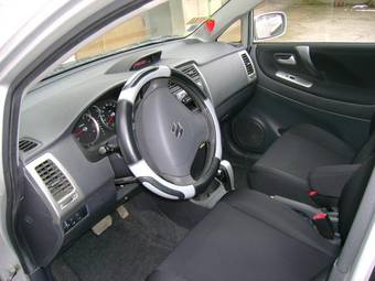 2004 Suzuki Liana Photos