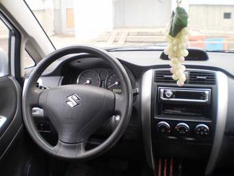 2004 Suzuki Liana Pictures