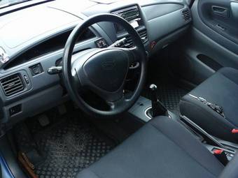 2004 Suzuki Liana Photos