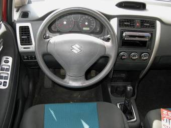 2004 Suzuki Liana Pics