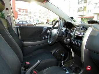 2004 Suzuki Liana Photos