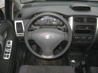 2004 Suzuki Liana Pictures