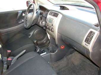 2005 Suzuki Liana Pictures