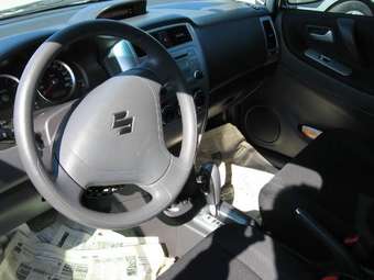 2005 Suzuki Liana Pictures