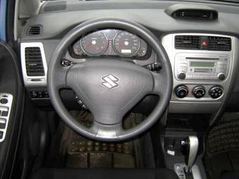 2005 Suzuki Liana Pics