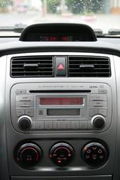 2005 Suzuki Liana Images
