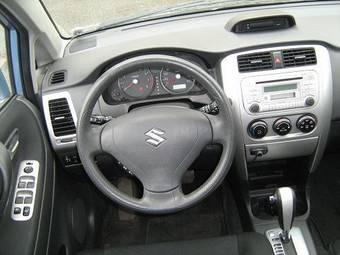 2005 Suzuki Liana Pictures