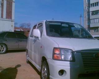 2001 Suzuki Solio Pictures