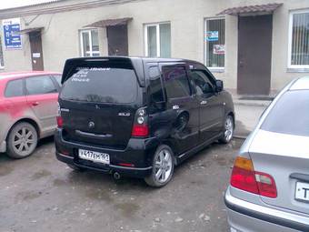 2004 Suzuki Solio Photos
