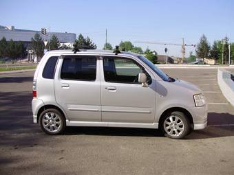 2004 Suzuki Solio Photos