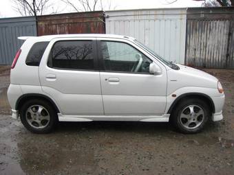 2000 Suzuki Swift Pictures