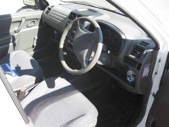 2000 Suzuki Swift Pictures