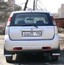 2001 Suzuki Swift Photos