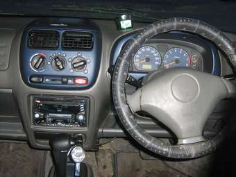 2001 Suzuki Swift Photos