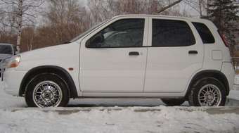 2001 Suzuki Swift Images