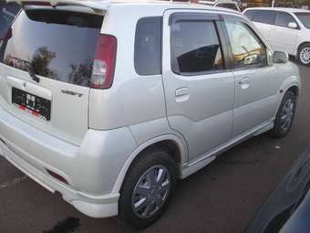 2001 Suzuki Swift Pictures