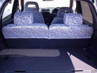 2001 Suzuki Swift Photos