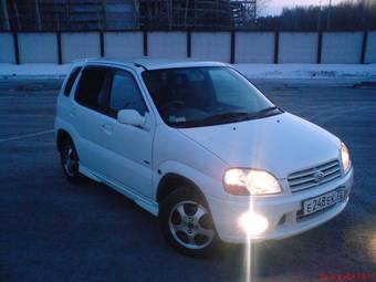 2001 Suzuki Swift Photos