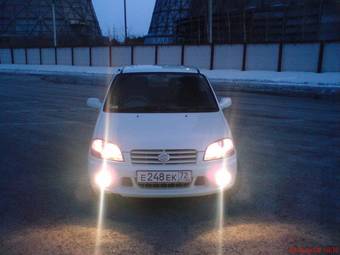 2001 Suzuki Swift Photos