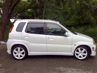 2001 Suzuki Swift Photos