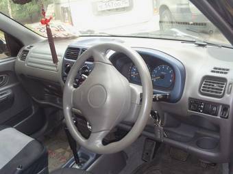 2001 Suzuki Swift Pictures