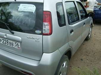 2002 Suzuki Swift Images