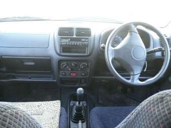 2002 Suzuki Swift Photos